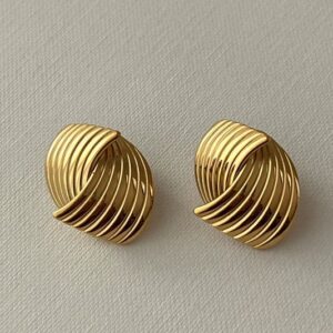gold-earrings